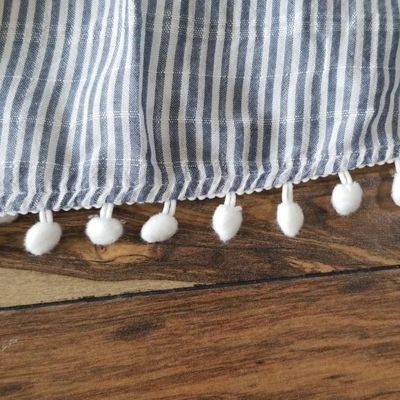 Bell sleeve striped top with poms - Picture 2 of 8